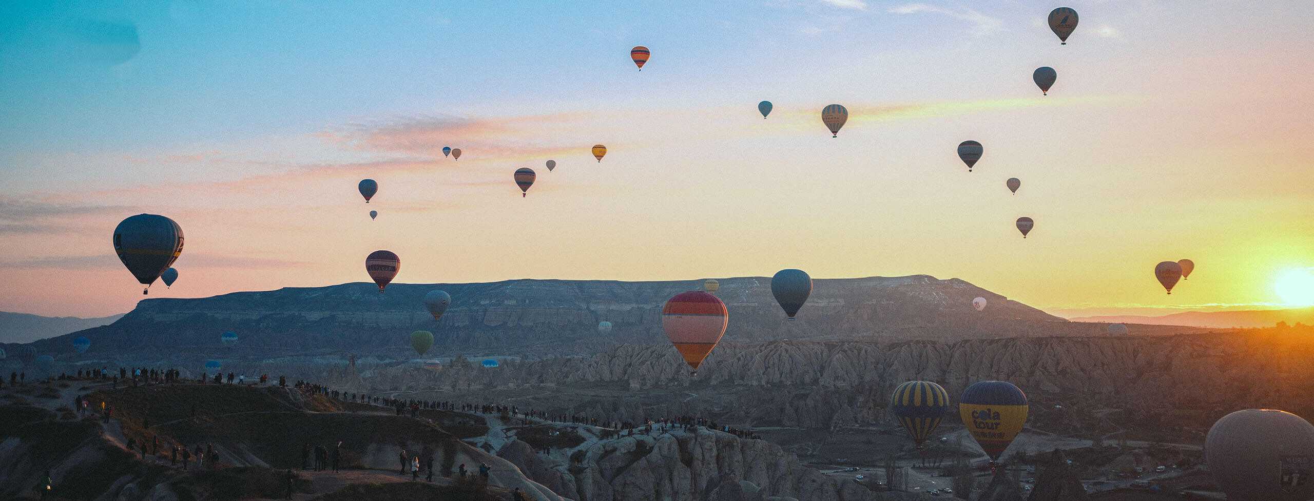 Фото воздушных шаров в горах
